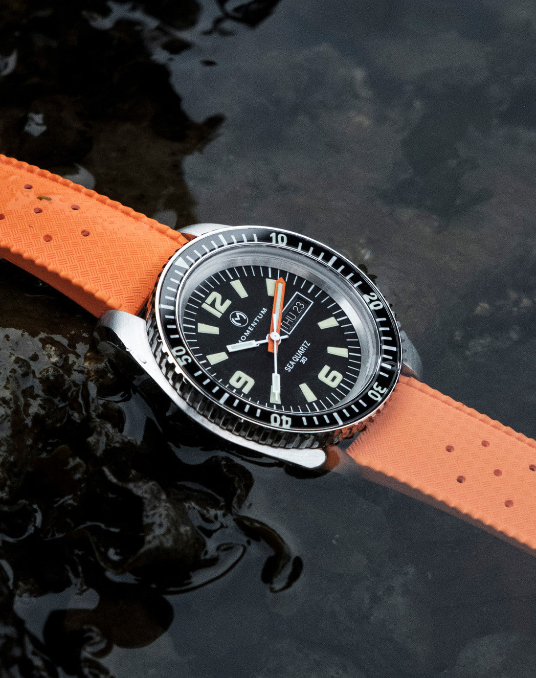 Momentum Sea Quartz 30 - Black Dial