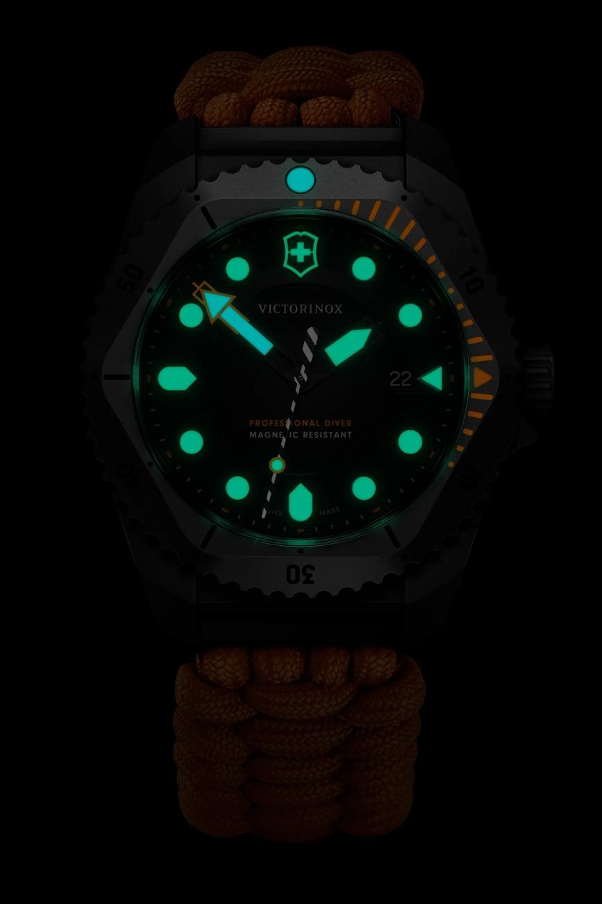 Victorinox Watch - Dive Pro Quartz Titanium - Orange