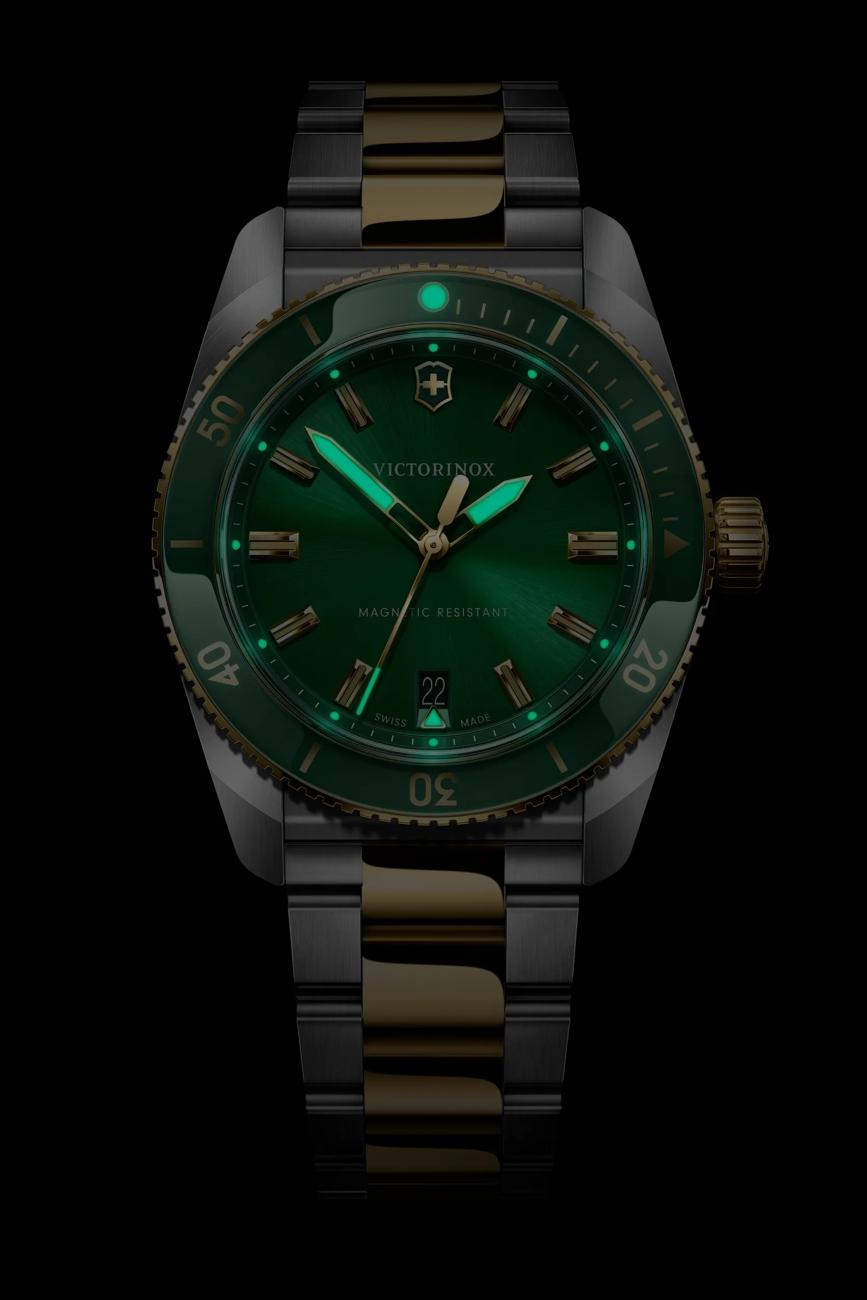 Victorinox Maverick 242101 39mm quartz watch with green dial and two-tone steel bracelet