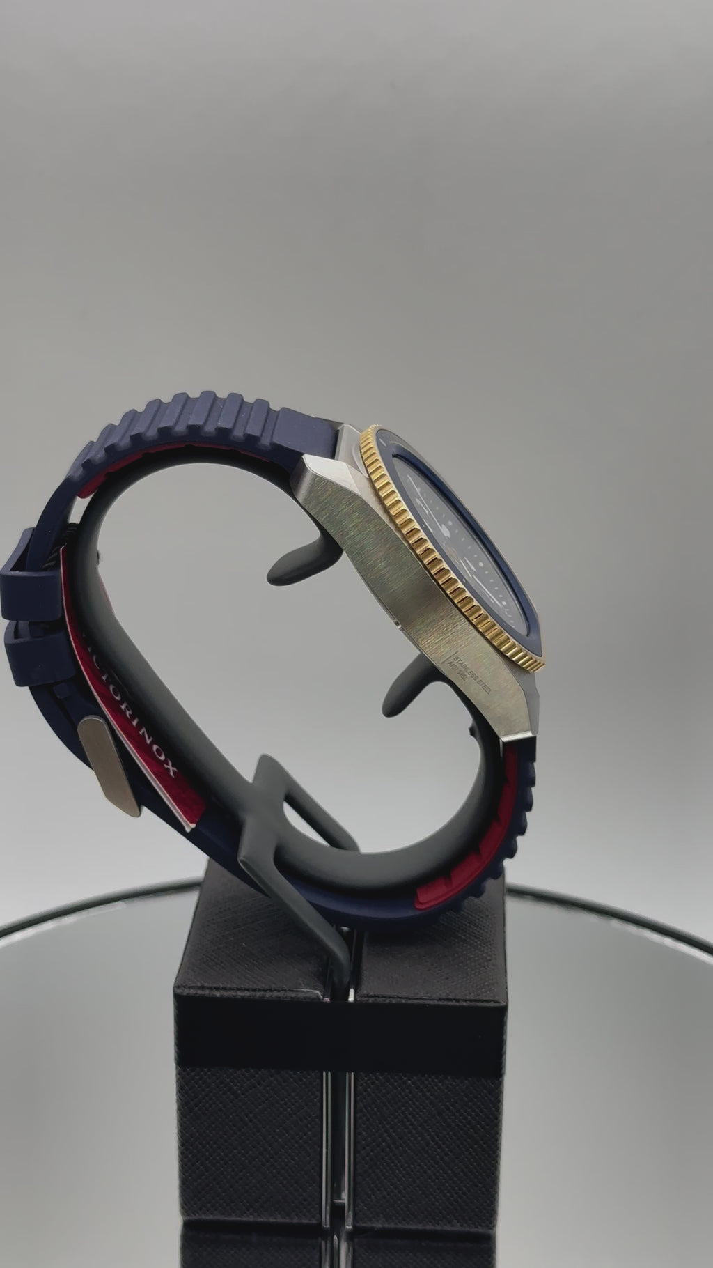 ਵਿਕਟੋਰੀਨੋਕਸ ਘੜੀ - ਜਰਨੀ 1884 - ਬਲੂ ਡਾਇਲ