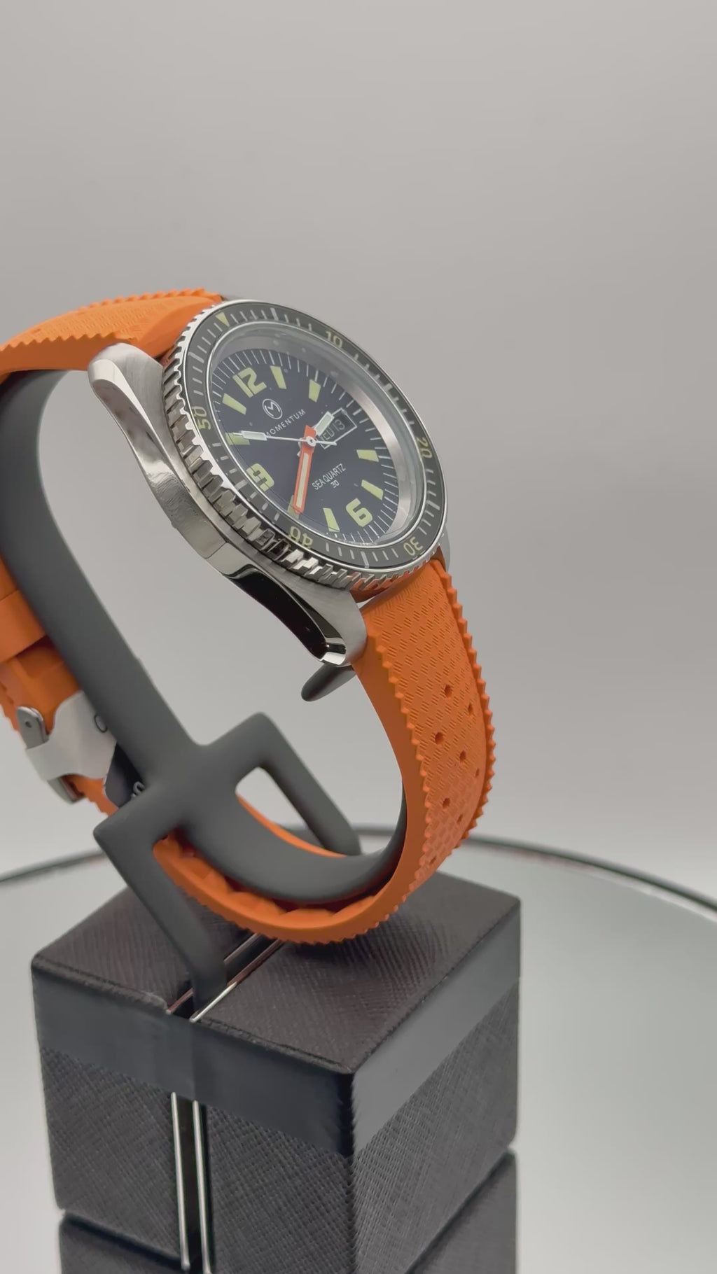 Momentum Sea Quartz 30 - Black Dial