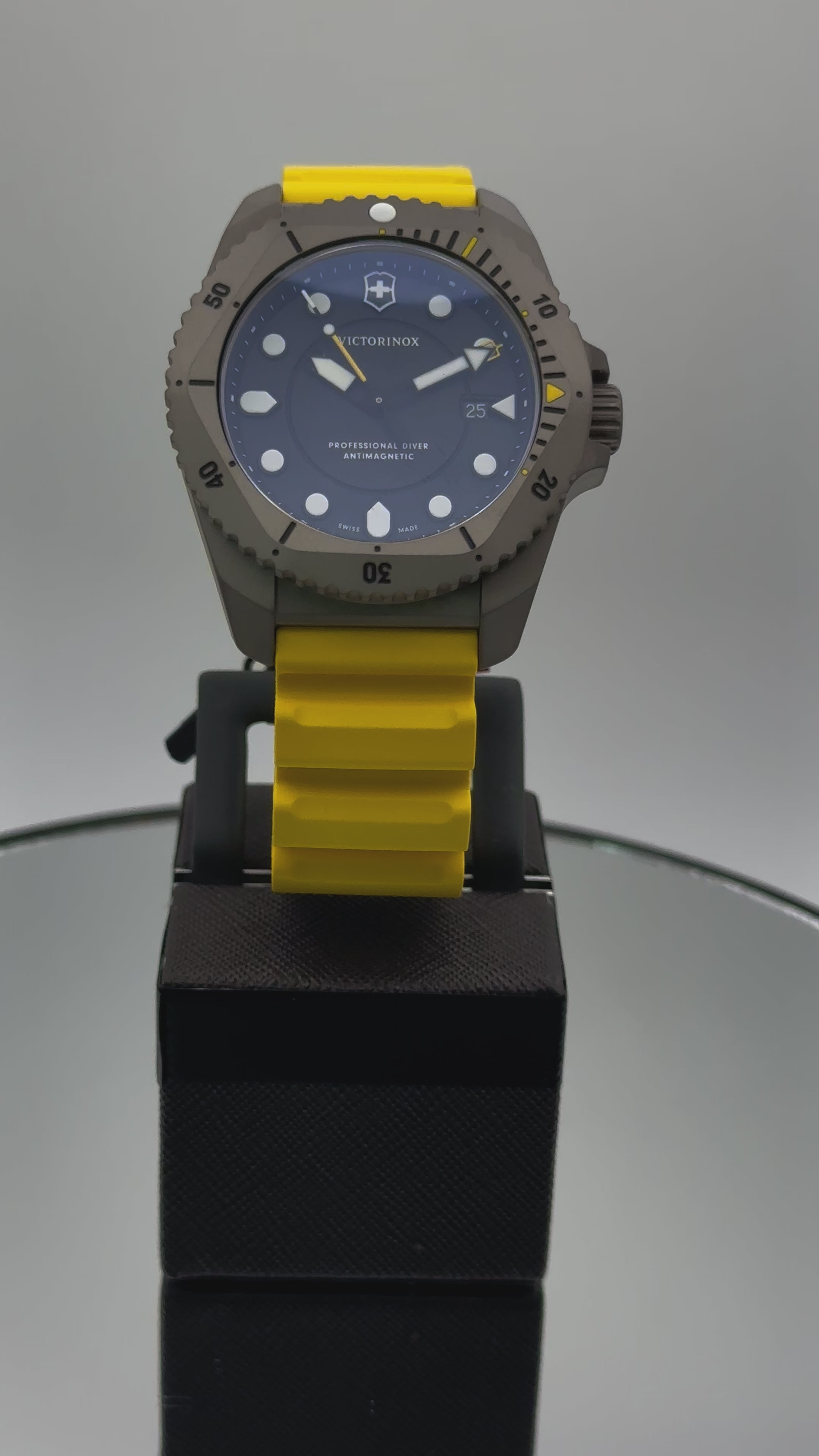 Montre Victorinox - Dive Pro Titanium - Jaune 