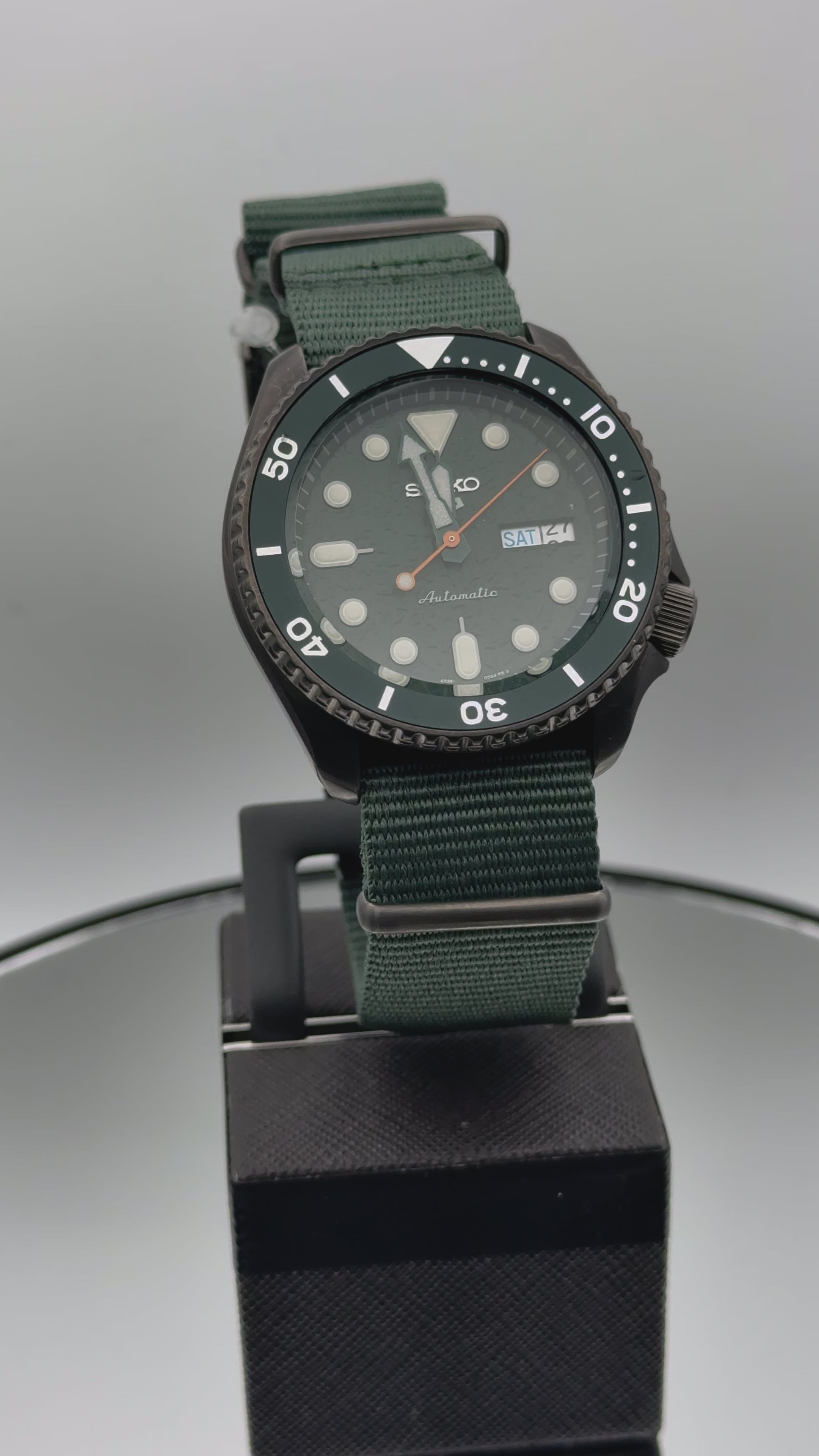 Seiko 5 Sport - Série Sense avec cadran vert