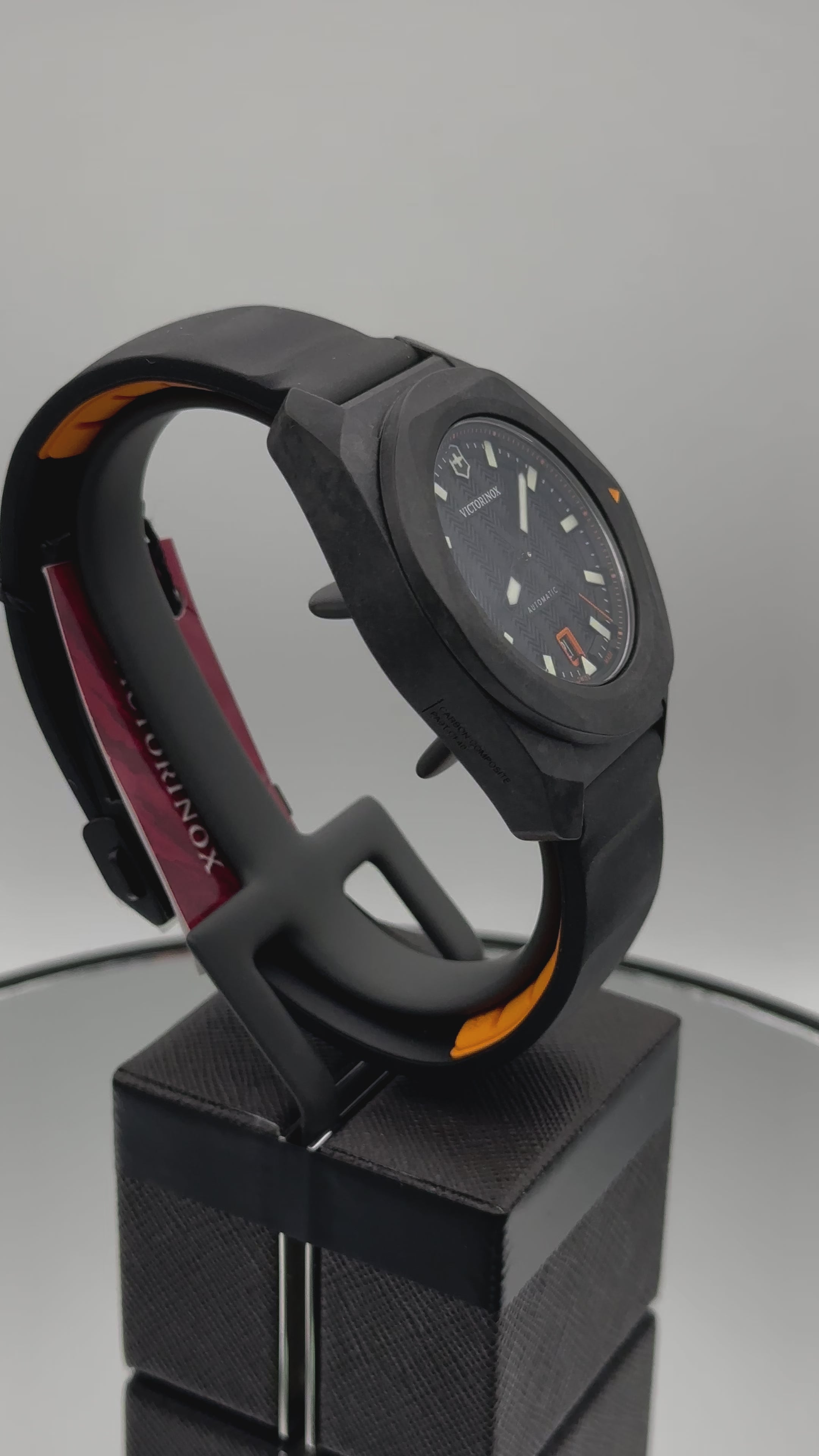 Montre Victorinox - Coffret Automatique INOX Carbone 41 mm 