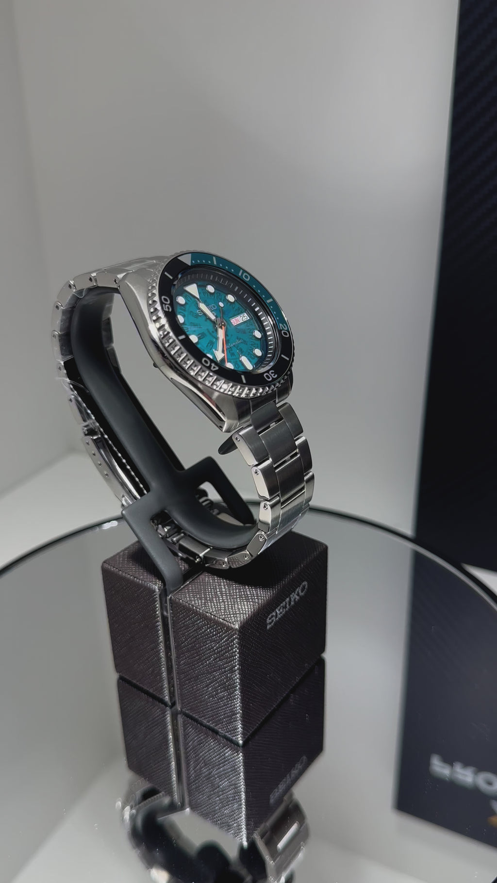 Seiko 5 Sport - Série Sport avec cadran translucide turquoise