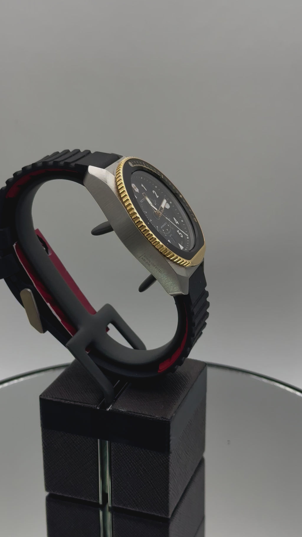 ਵਿਕਟੋਰੀਨੋਕਸ ਘੜੀ - ਜਰਨੀ 1884 - ਕਾਲਾ ਡਾਇਲ