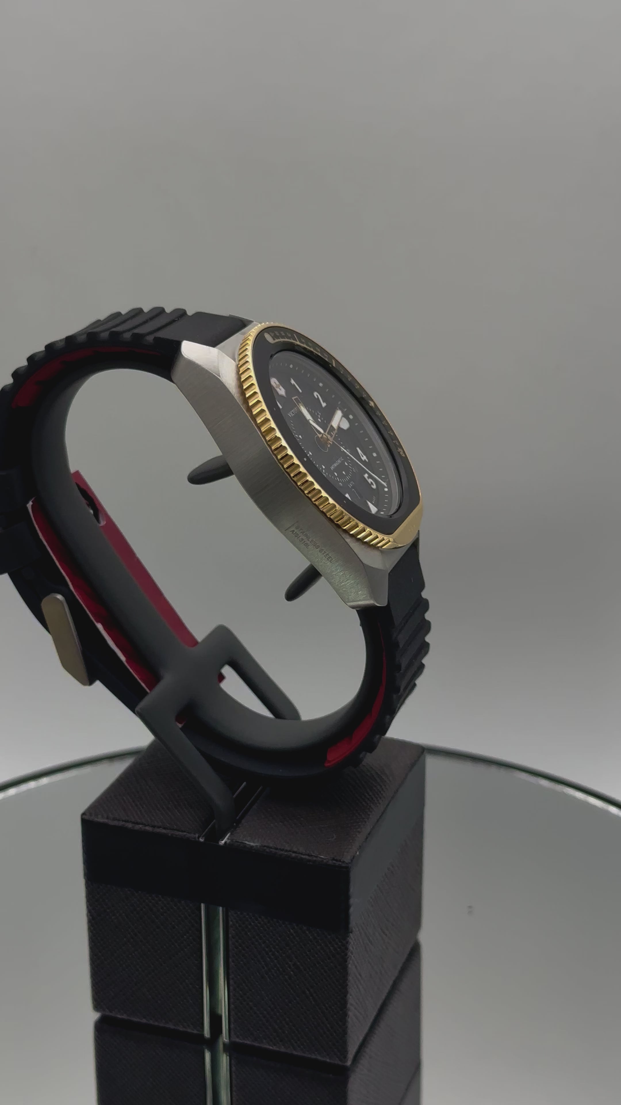 ਵਿਕਟੋਰੀਨੋਕਸ ਘੜੀ - ਜਰਨੀ 1884 - ਕਾਲਾ ਡਾਇਲ