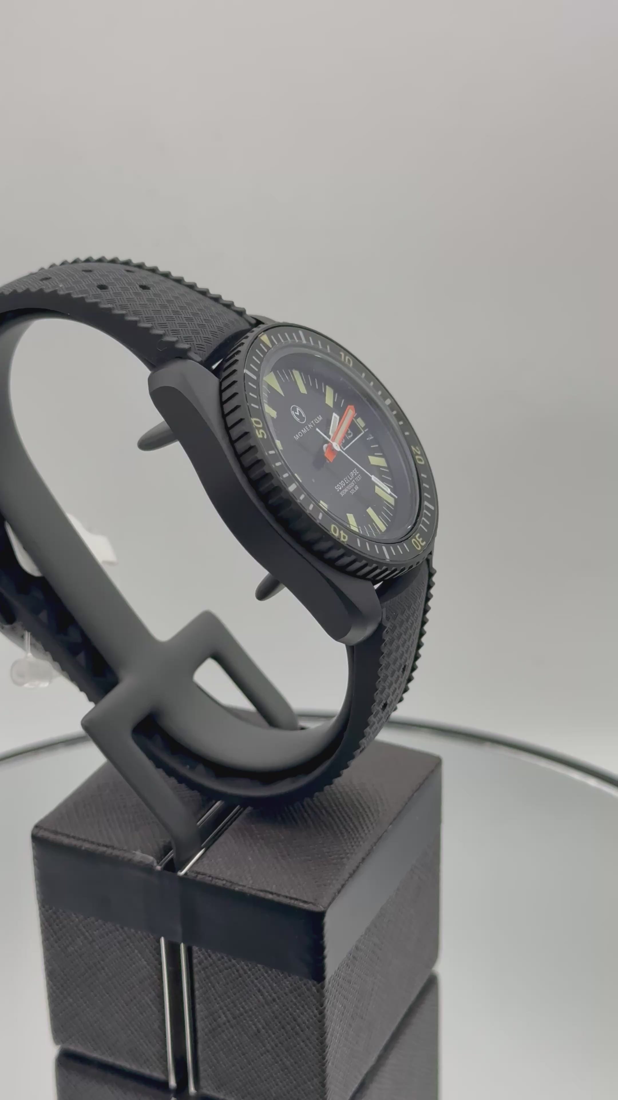 Momentum SQ30 Eclipse Solar - Black Steel