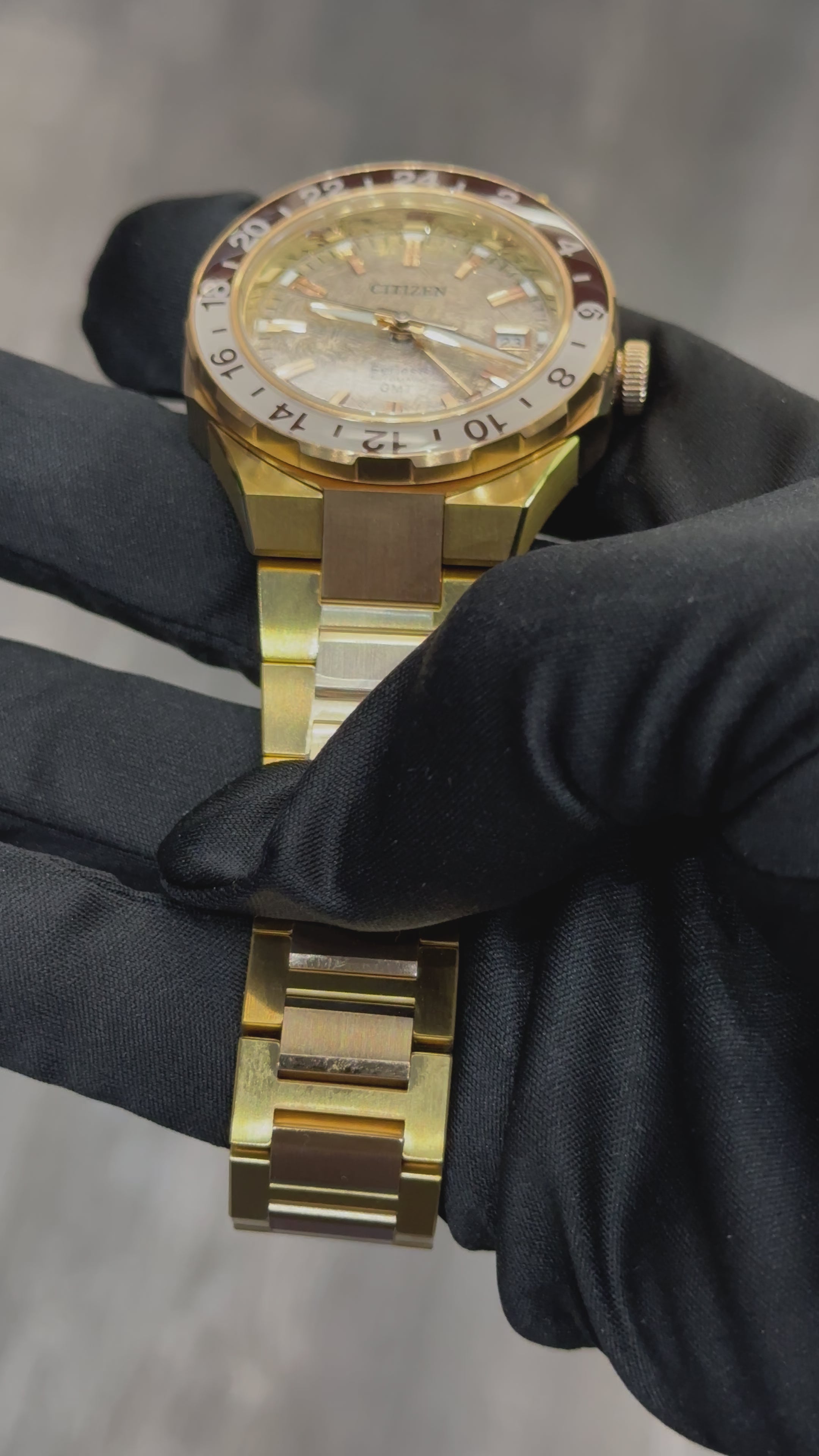 ਸਿਟੀਜ਼ਨ ਸੀਰੀਜ਼ 8 - 880 GMT ਆਟੋਮੈਟਿਕ - ਰੋਜ਼-ਗੋਲਡ ਟੋਨ 