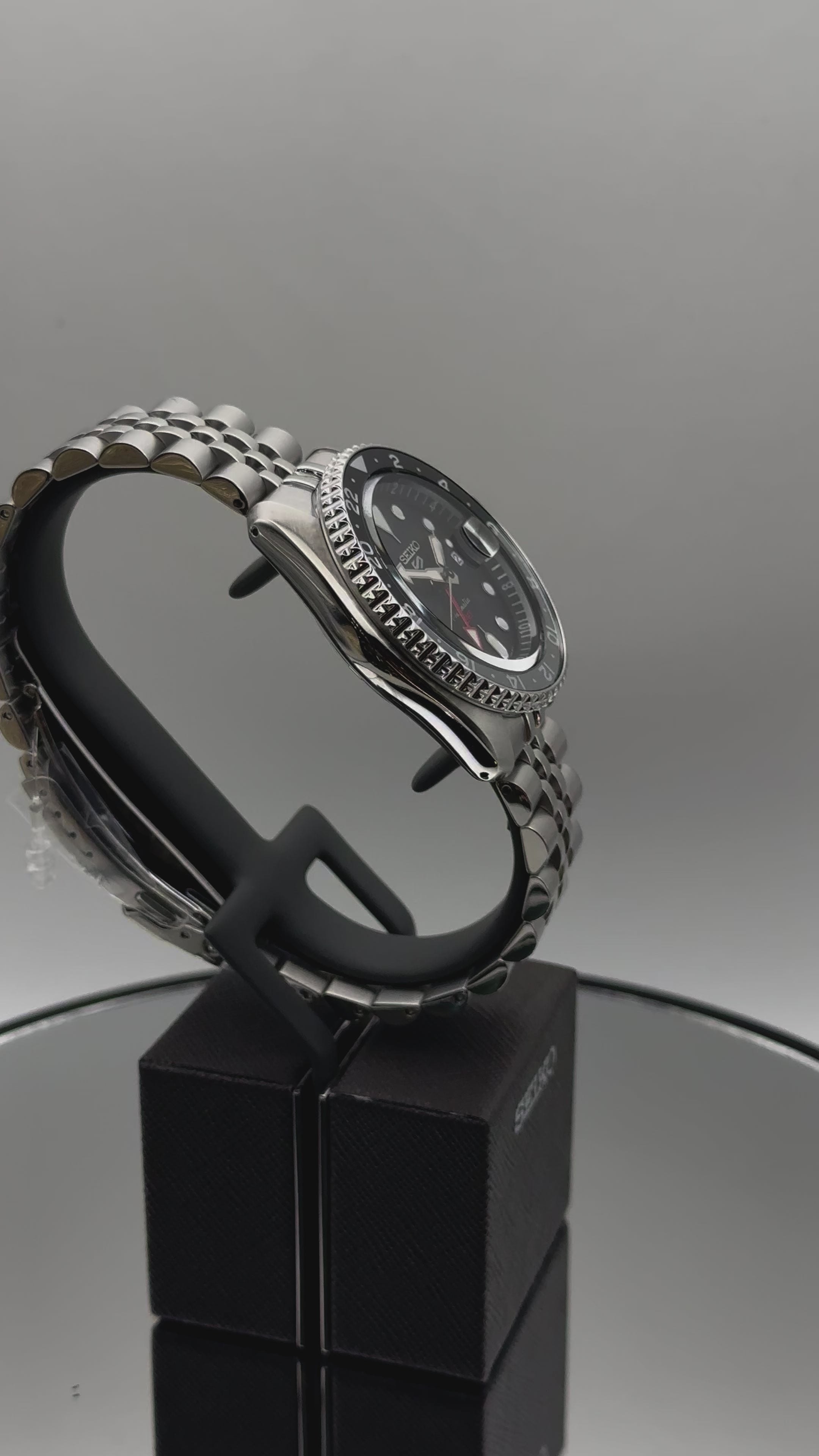 Seiko 5 Sport - Automatic ‘Black Grape’ GMT