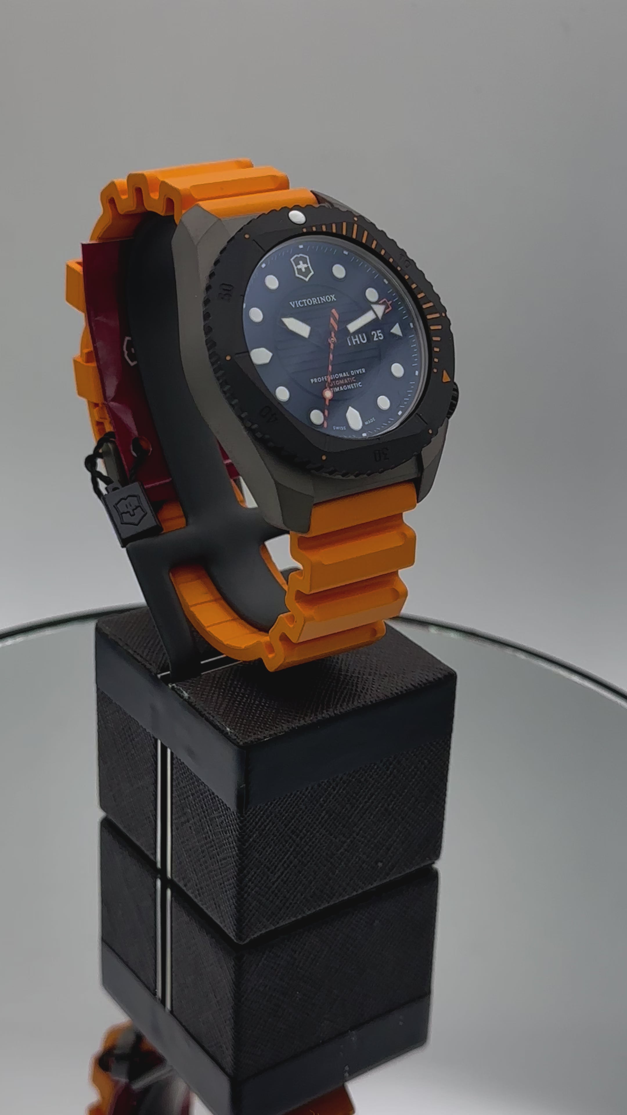 Montre Victorinox - Dive Pro Automatique Titane - Orange 