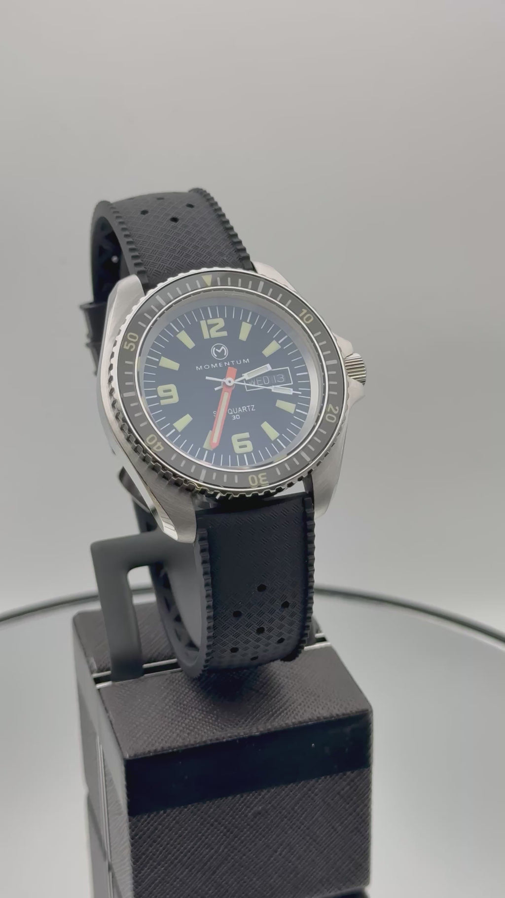 Momentum Sea Quartz 30 - Black Dial