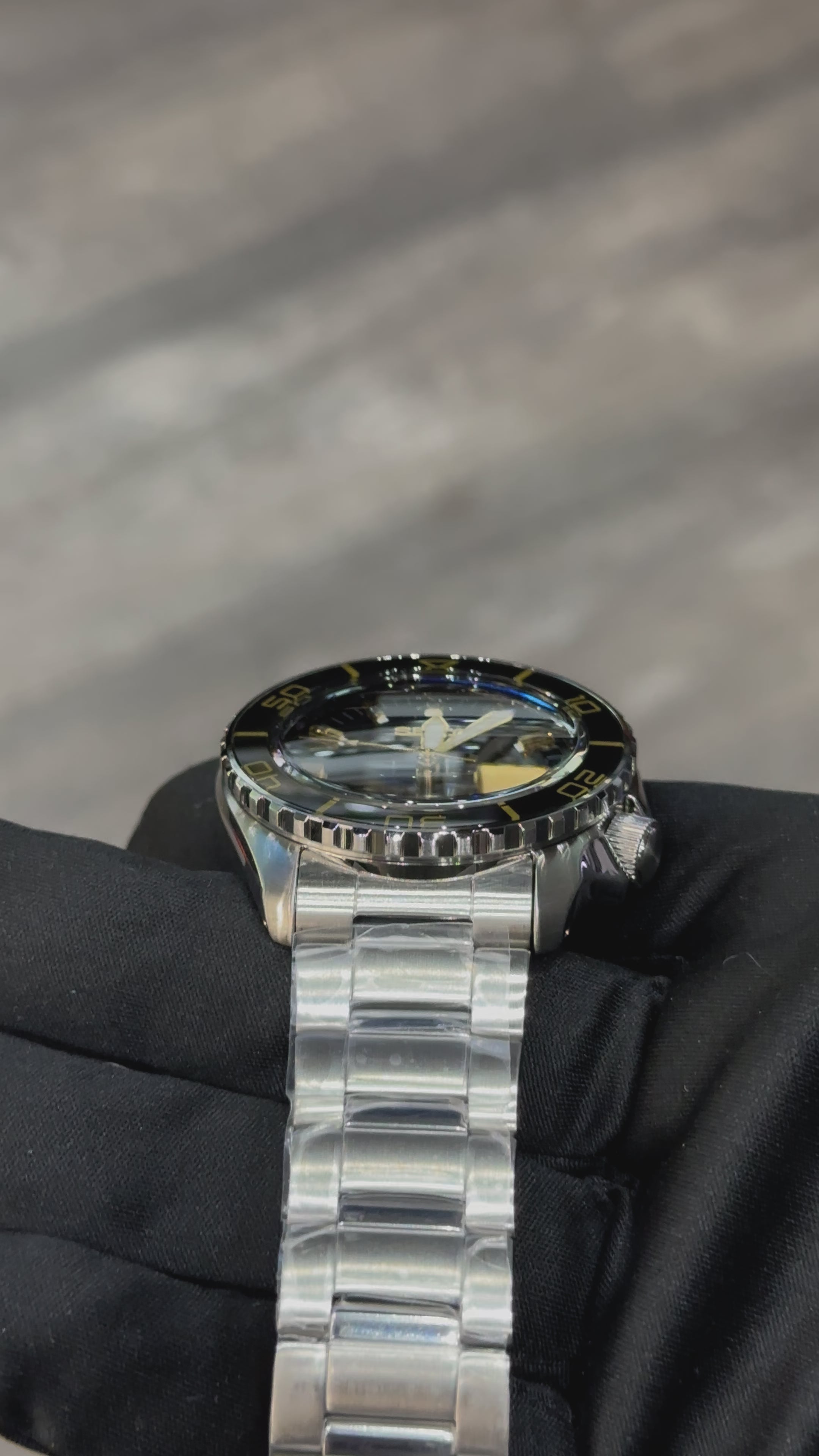 Seiko 5 Sport - Série SKX - SNZH5 Blacktone Redux