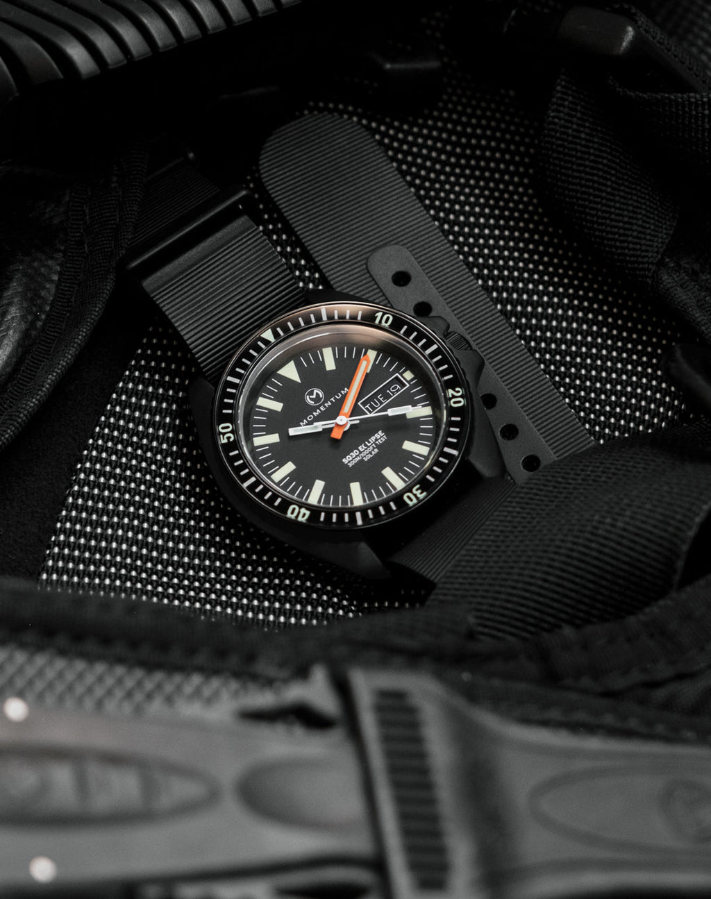 Momentum SQ30 Eclipse Solar - Black Steel