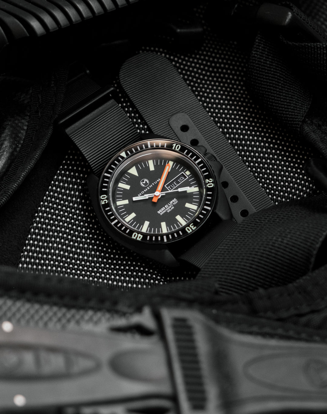 Momentum SQ30 Eclipse Solar - Black Steel