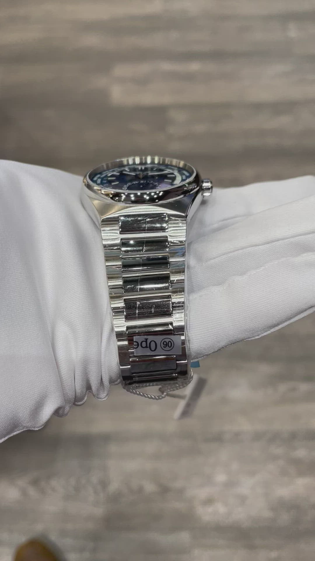 ਫਰੈਡਰਿਕ ਕਾਂਸਟੈਂਟ - ਹਾਈਲਾਈਫ ਮੈਨੂਫੈਕਚਰ - ਵਰਲਡ ਟਾਈਮ 