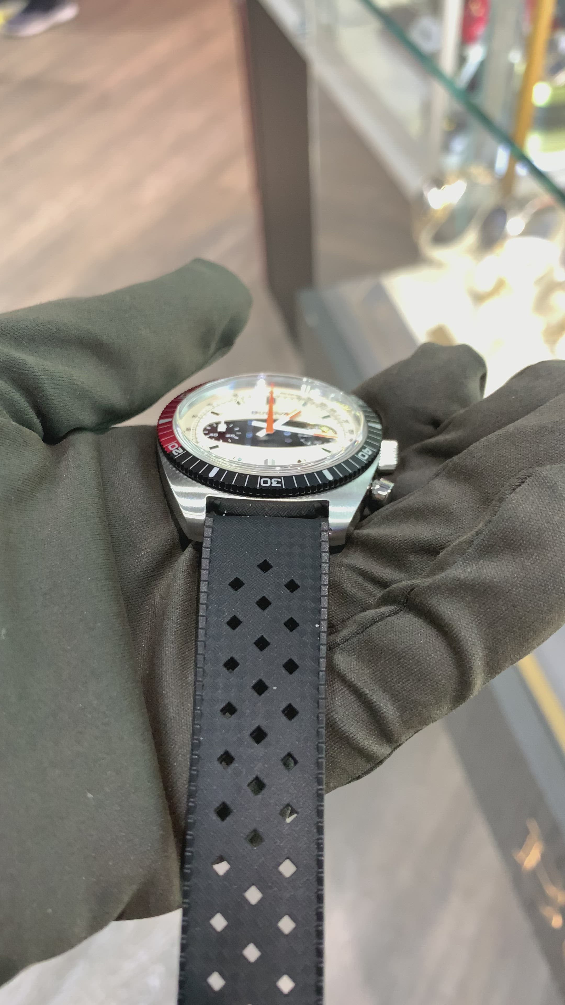 ਬੁਲੋਵਾ - "ਸਰਫਬੋਰਡ" ਕ੍ਰੋਨੋਗ੍ਰਾਫ ਕਾਲਾ 