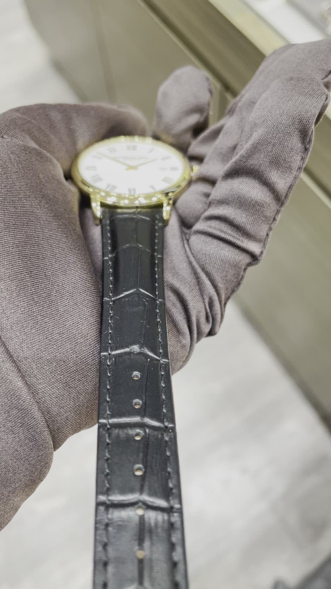 ਰੇਮੰਡ ਵੇਲ ਵਾਚ - ਕਾਲੇ ਚਮੜੇ 'ਤੇ 39mm ਟੋਕਾਟਾ ਗੋਲਡ ਟੋਨ