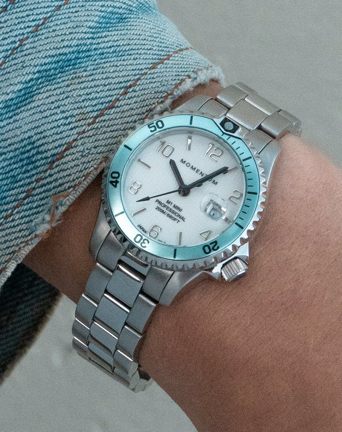 Momentum Mini II - White Dial, Aqua Bezel